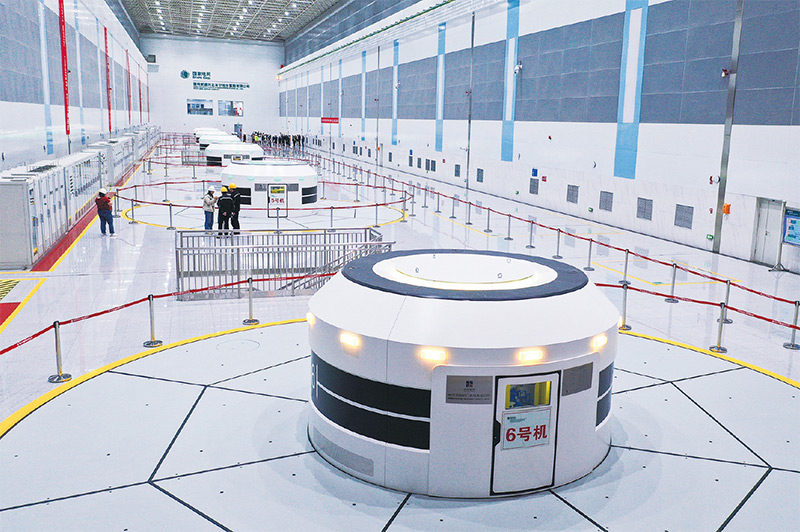 以制造強國建設為重心，加快推進新型工業(yè)化