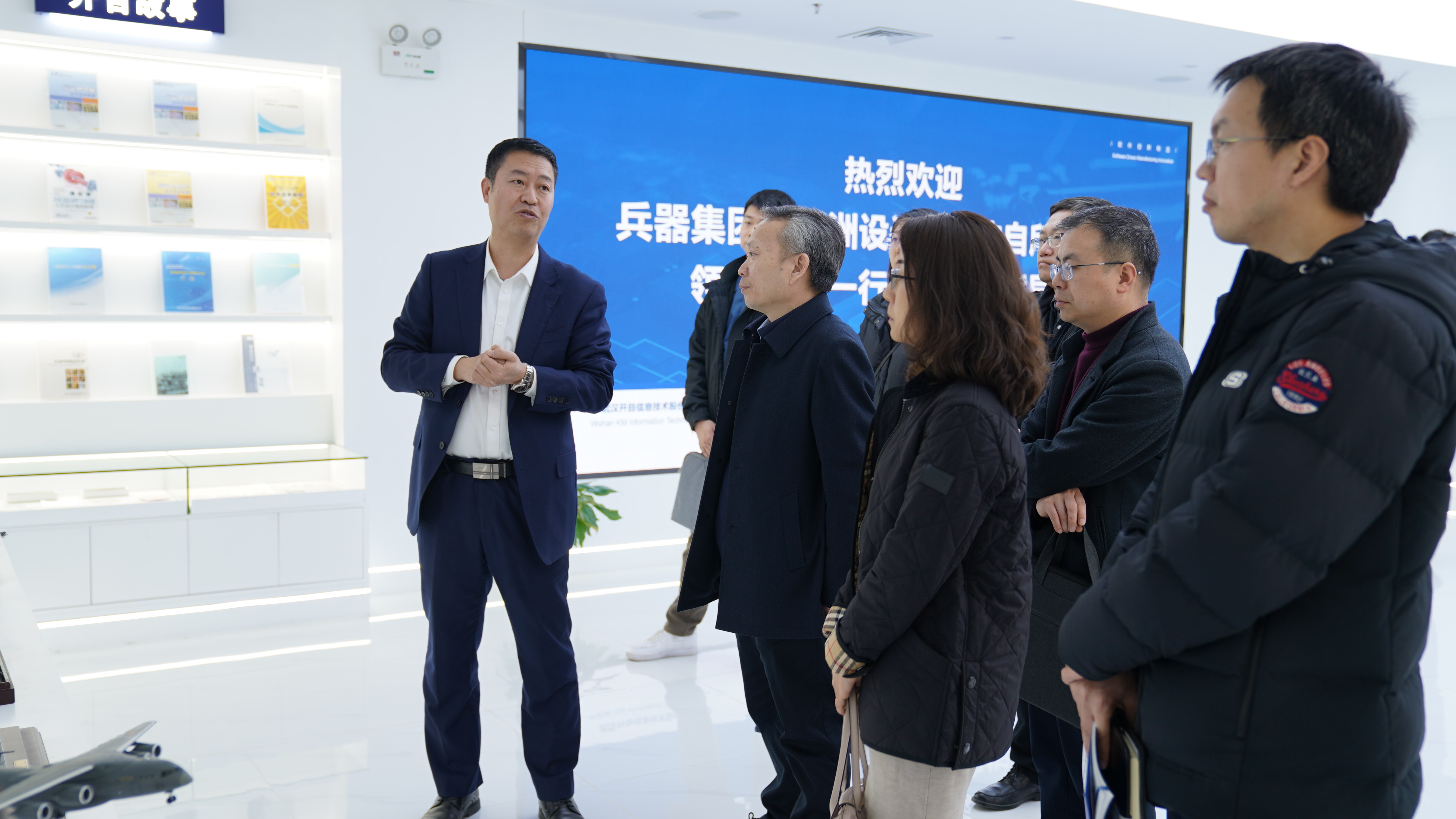中國兵器集團 &中科院沈自所 & 華科大等領(lǐng)導一行蒞臨開目公司考察交流